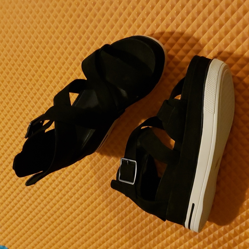 Eileen fisher sandal. Not used.